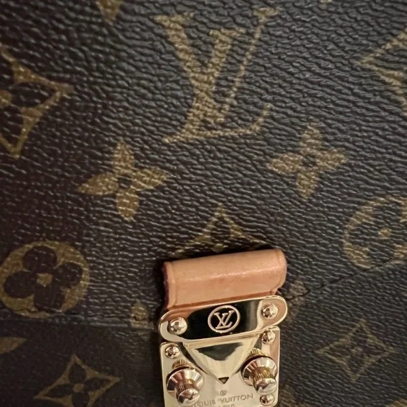 Louis Vuitton Monogram Pochette Metis - Picture 12 of 16